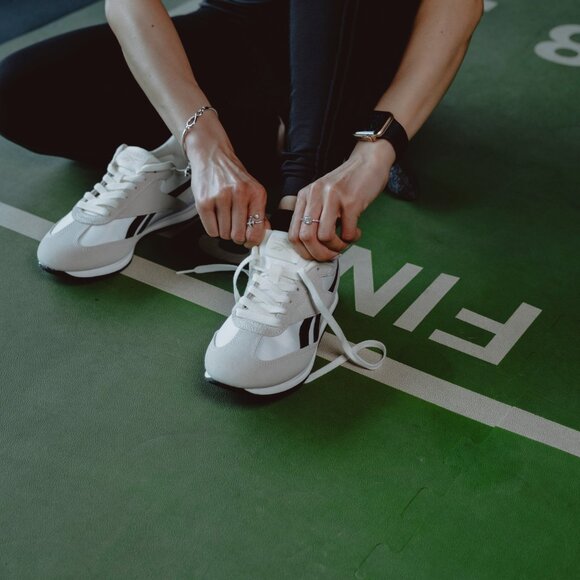 NEW REEBOK Suede Fiori Retro Sneakers for women in Chalk/black 7254mj2 - Picture 9 of 15